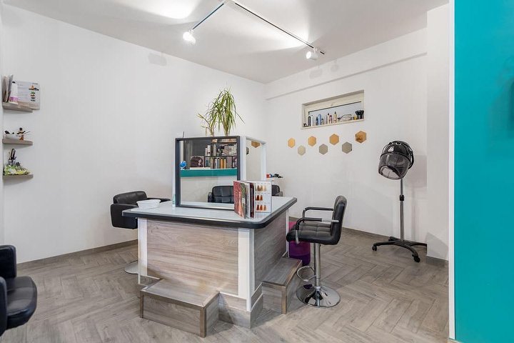 Kolors Hair Stylist - Coiffure Volla - Photo de galerie - OneBooking