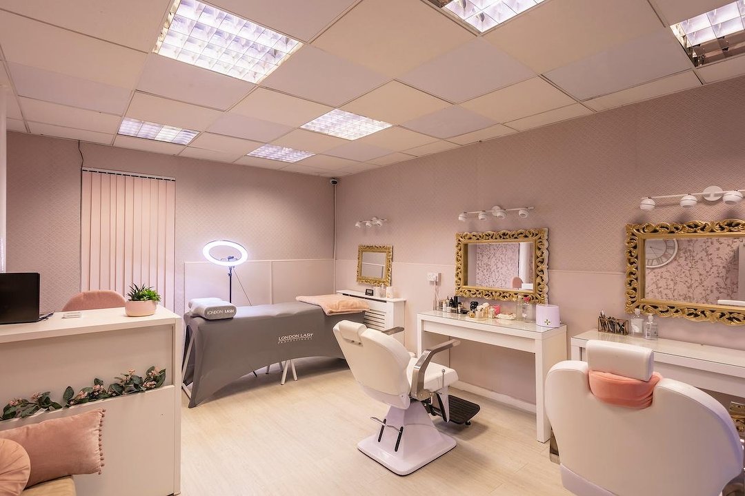 Beauty salons that shop do eyelash extensions