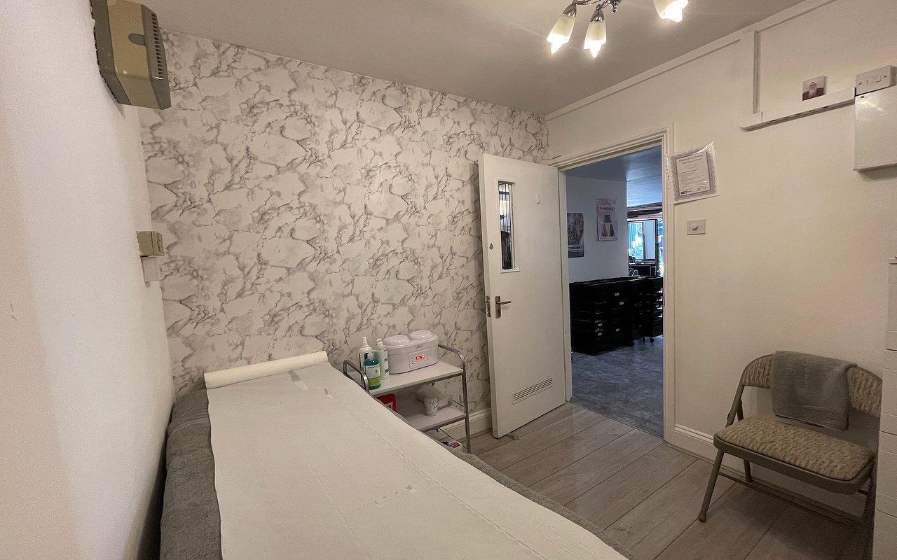 Ladies' Waxing near Gerrads Cross, Buckinghamshire Treatwell