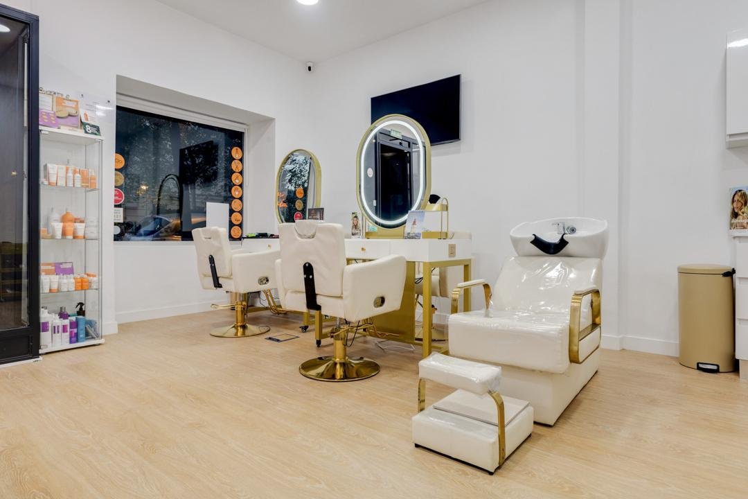 You Glow Salon, Palos de Moguer, Madrid
