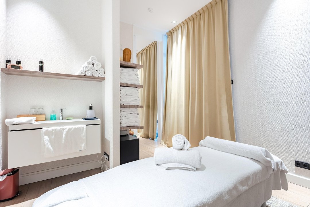 City Massage Plus FREE Wellness van der Valk, Tilburg