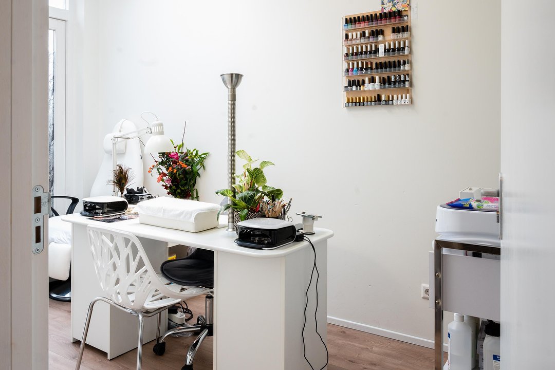     Suzie Nails & Pedicure, Buys Ballotstraat, Amsterdam