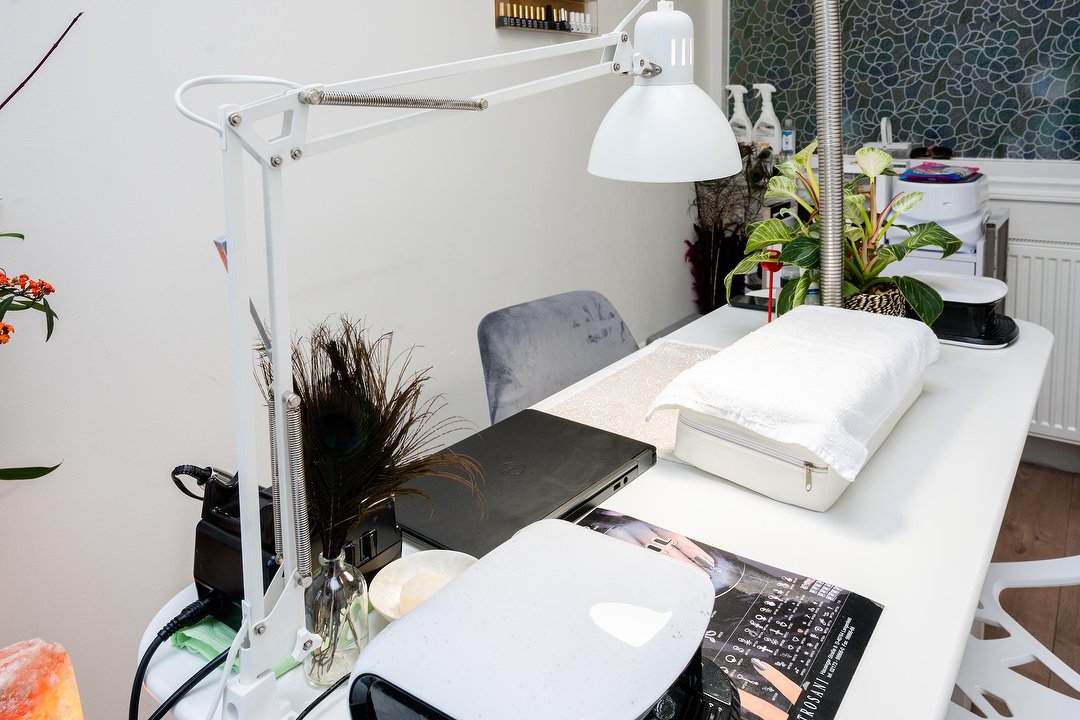     Suzie Nails & Pedicure, Buys Ballotstraat, Amsterdam