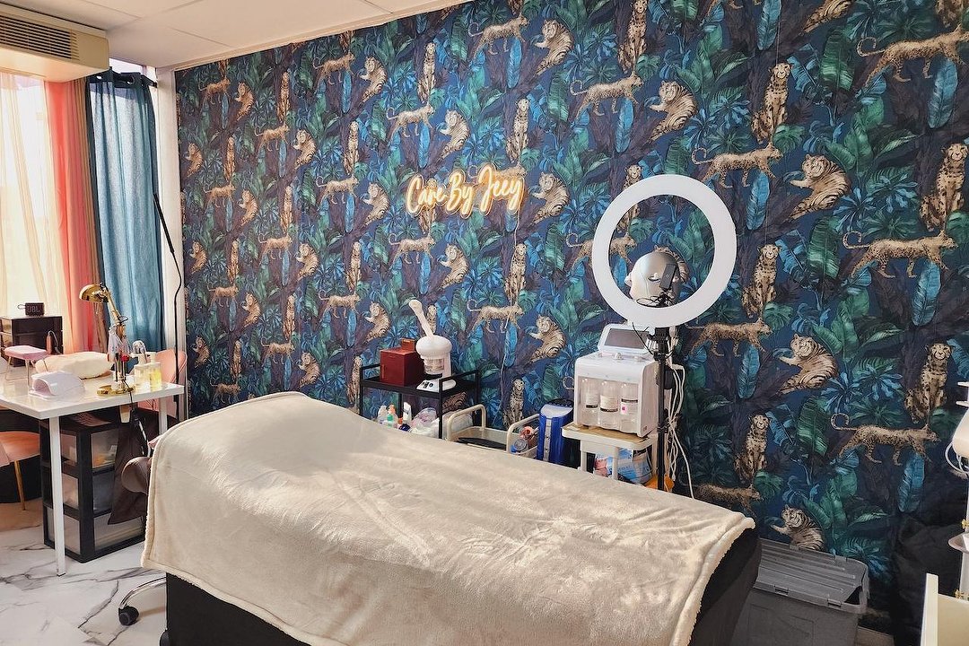 Care by Jeey, Évry, Essonne