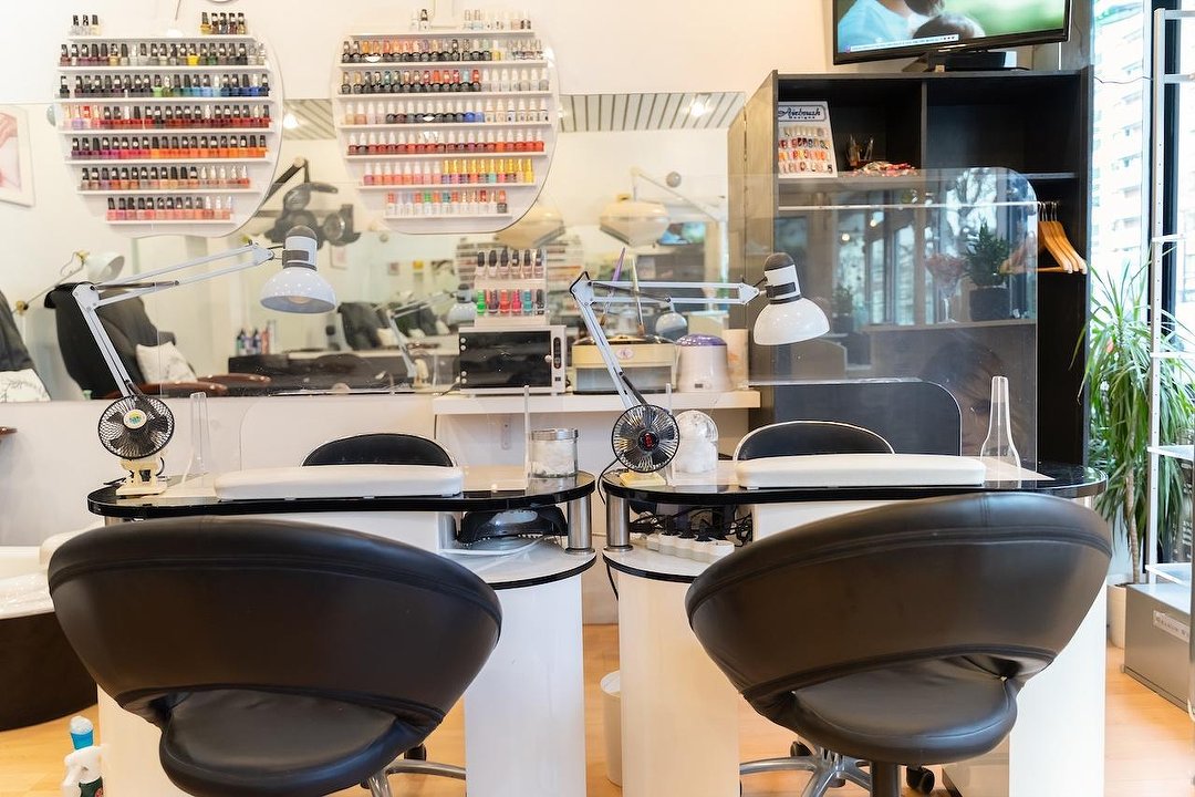 Tina Hair & Nail, Bel-Air, Paris