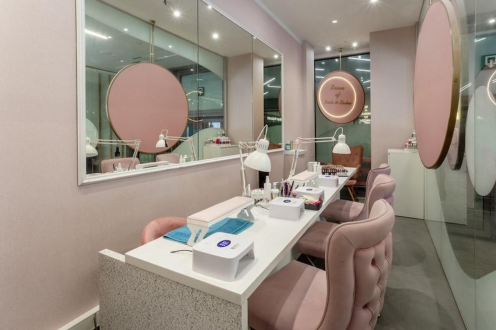 Queen of Nails & Lashes  Beauty Salon in Nieuwstraat, Brussels - Treatwell