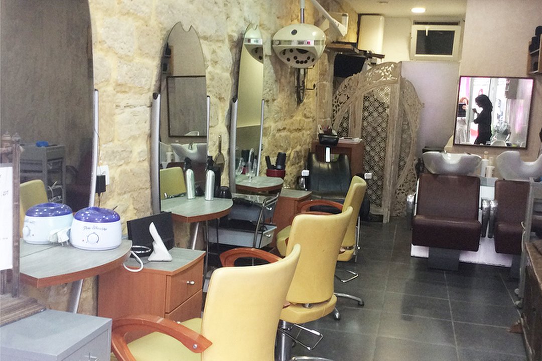 Au petit salon, Métro Belleville, Paris