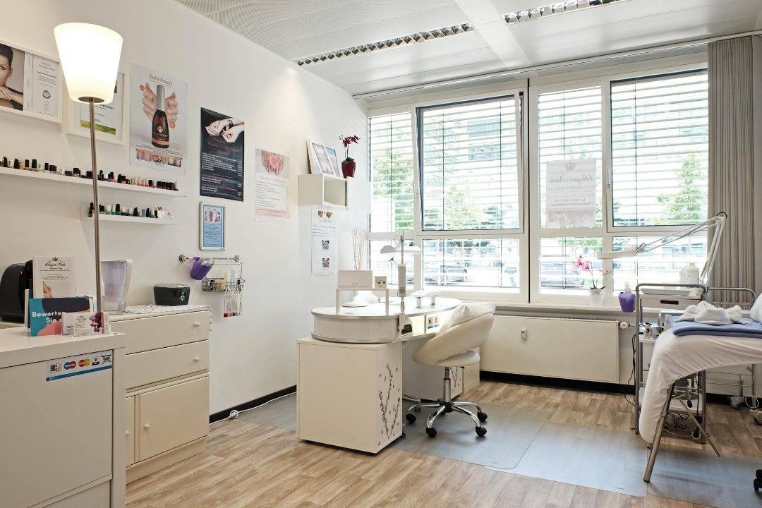 Royal Nails Nagelstudio & Beauty, Obersendling, München