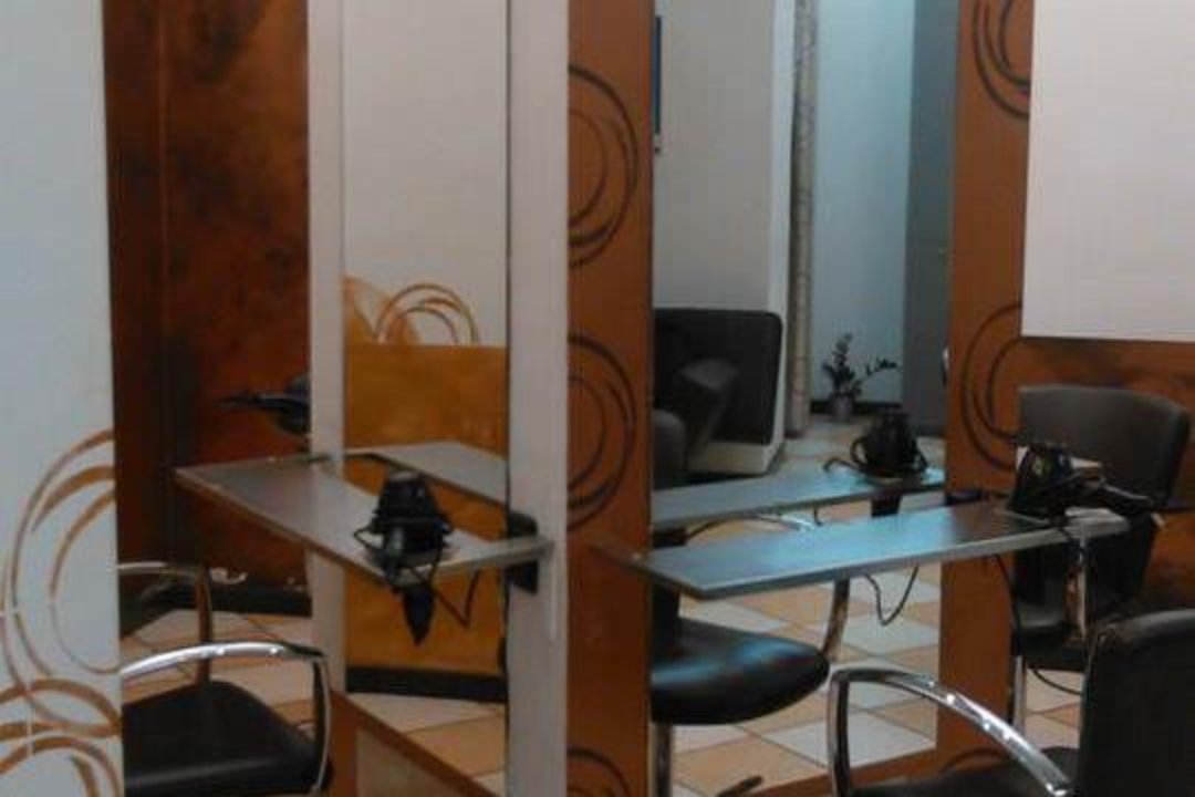 Synergie Coiffeur, Lucca