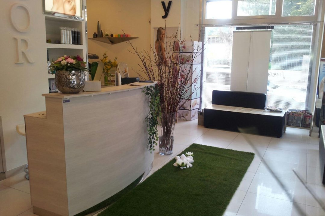 Ydor Parrucchieri , Italia-Montegranaro, Taranto