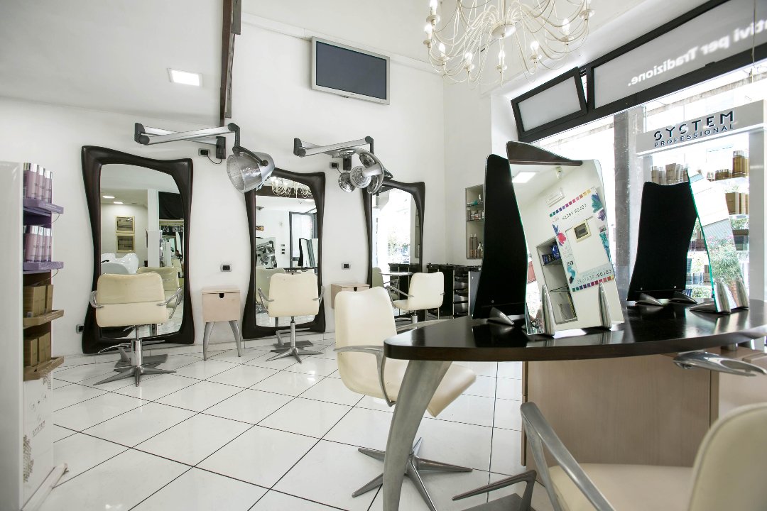 Lesci Top Team Parrucchieri, Imperia, Arma di Taggia