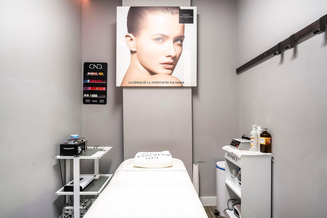 Aire'S Peluqueria Manuel Noya 12, Moscardó, Madrid