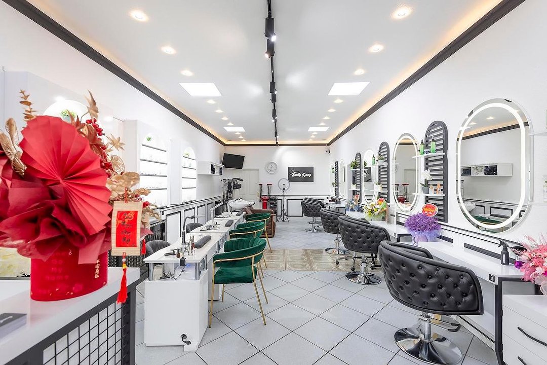 Emilly Dung & Ufo Nails | Friseur in Charlottenburg, Berlin - Treatwell