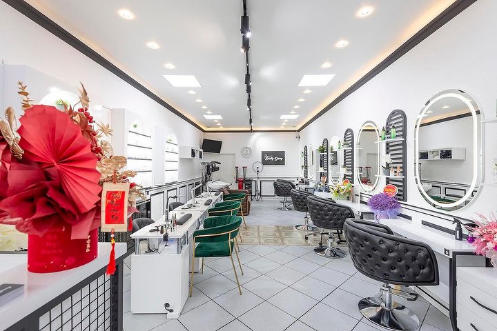 Emilly Dung & Ufo Nails | Friseur in Charlottenburg, Berlin - Treatwell