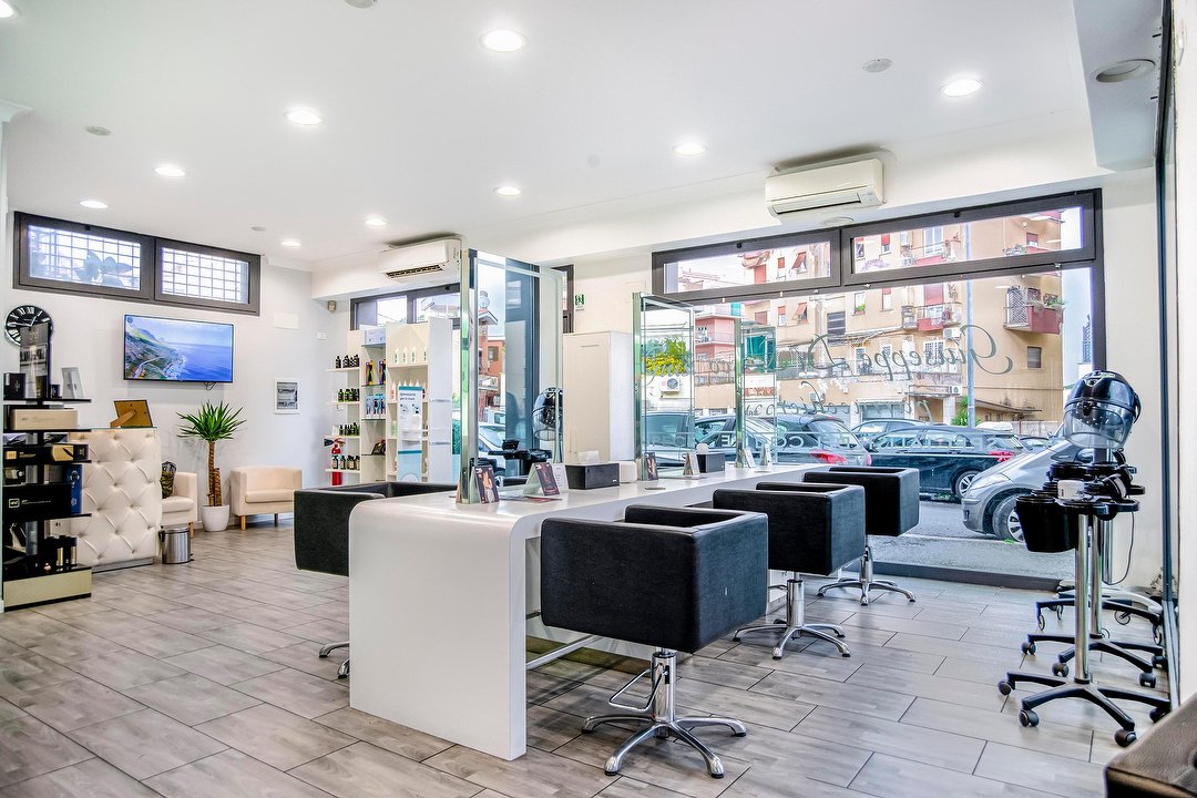 Giuseppe di Fusco Parrucchieri - Specialisti del colore, Val Cannuta, Roma