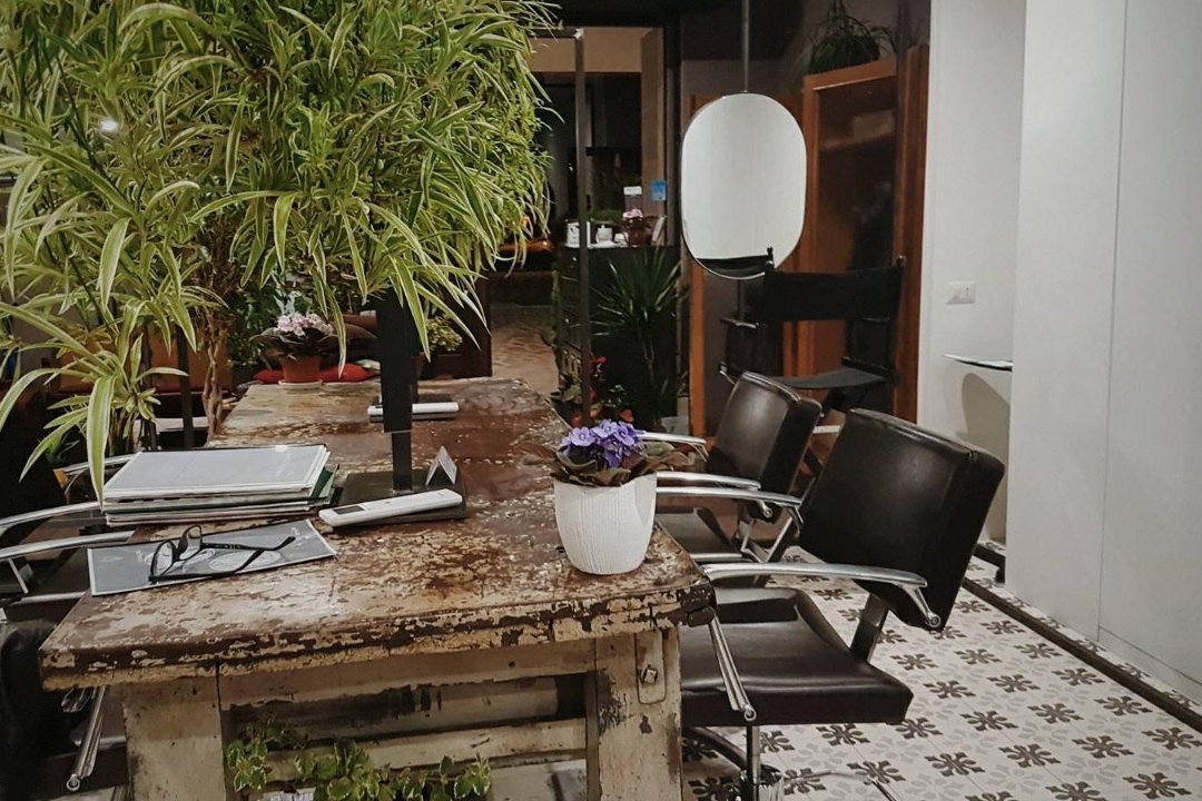 Home Salon 32, Garbatella, Roma