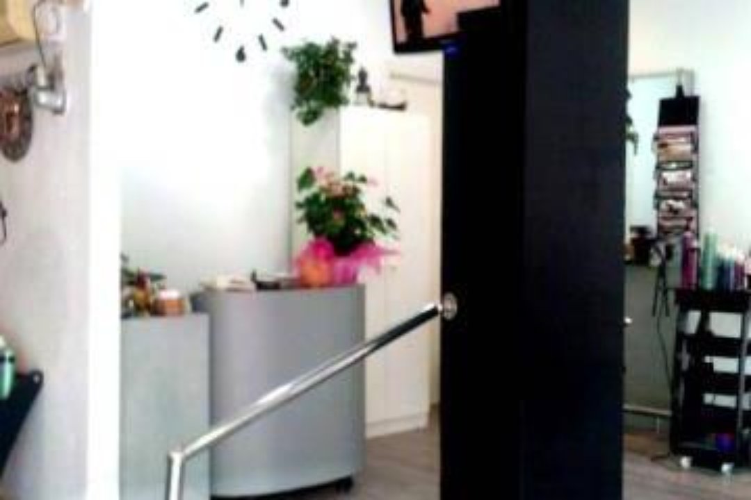 Susana Lominchar, Vilapicina i la Torre Llobeta, Barcelona