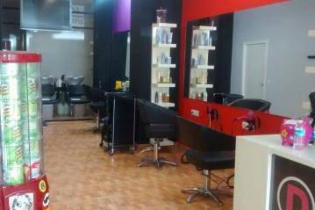 Salones Milano, El Cerro, Sevilla