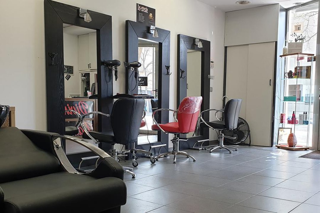 Divina Dama Barcelona, Hostafrancs, Barcelona