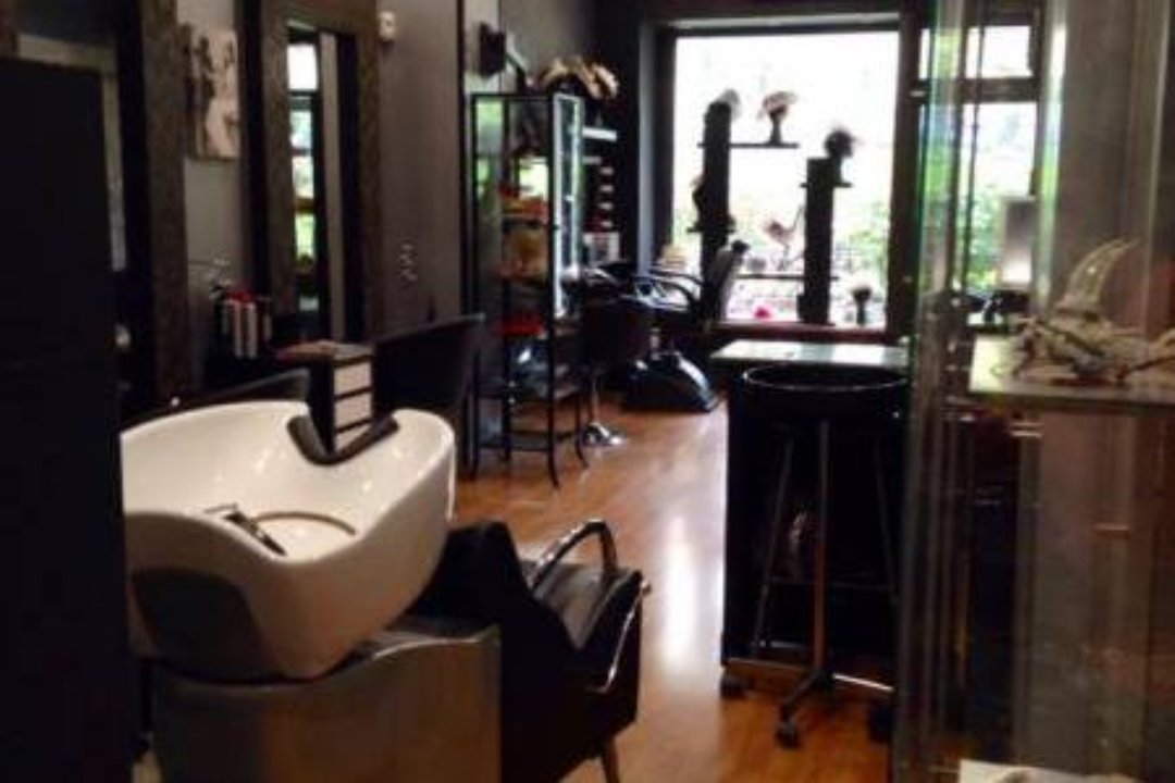 Beny Sanz Peluquería Y Estética, Nueva España, Madrid