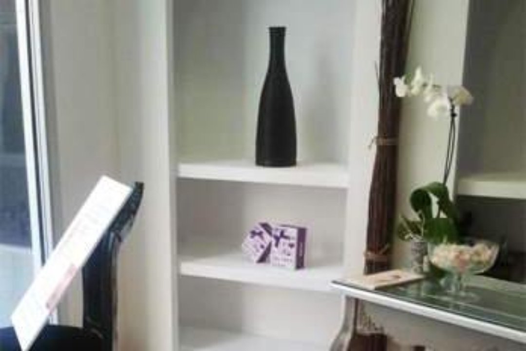 EA Sthetic, Distrito Centro, Zaragoza