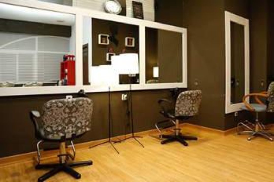 Bharí Peluquería y, Entrevías, Madrid