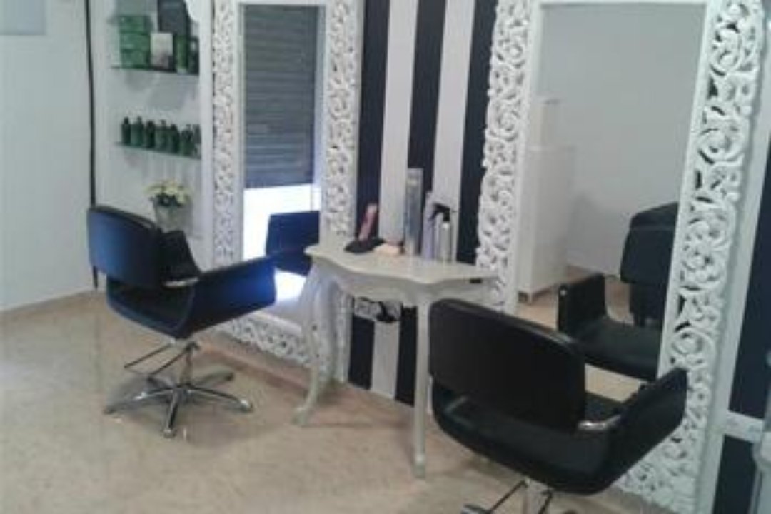 Cut and Woman, El Pilar, Valencia