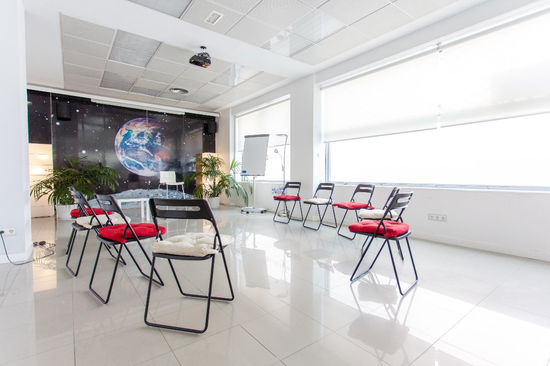 Amarna Zenter, Almenara, Madrid