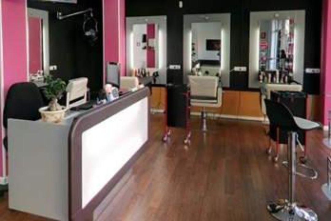 Yennys Stilistas, Oviedo