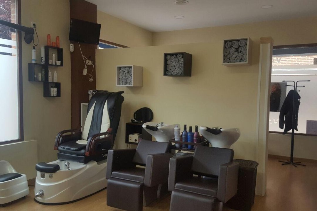 Valverde Peluqueros, Valverde, Madrid