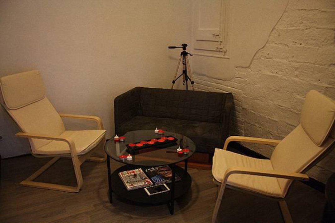 9 Pm Hairstyle , Vila de Gràcia, Barcelona