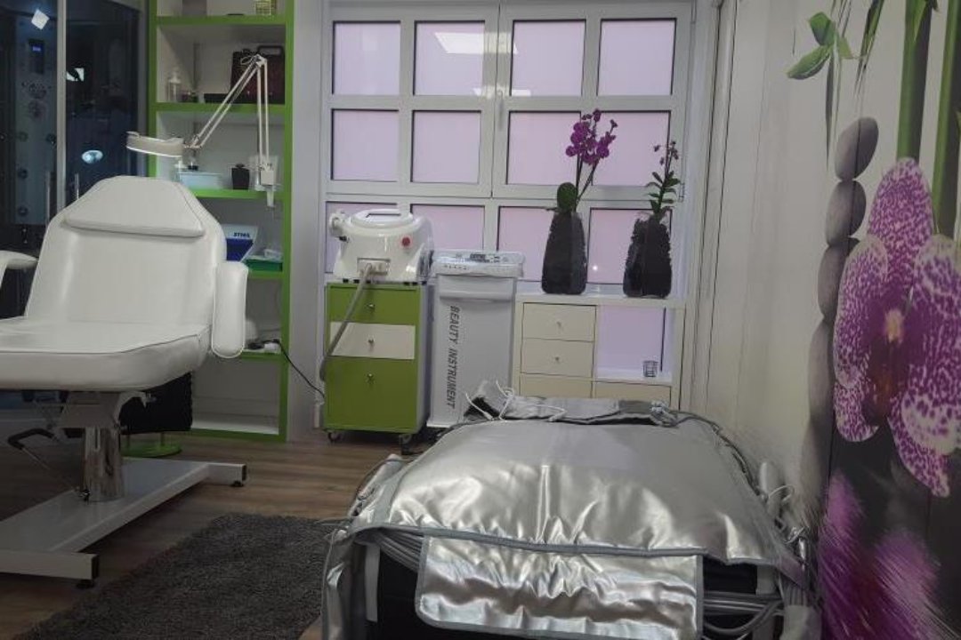 Centro de Belleza y Bienestar Izaskun, Valdezarza, Madrid