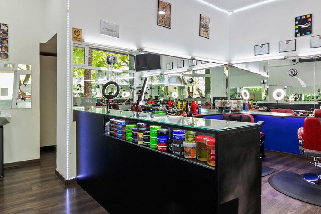 Nou Estil Peluquería Barber Shop, La Prosperitat, Barcelona