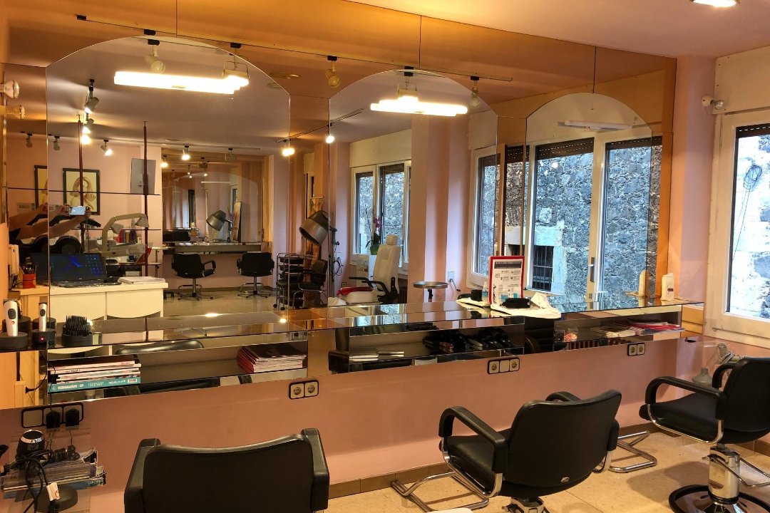 Iolanda Saló de Perruqueria, Provincia de Girona