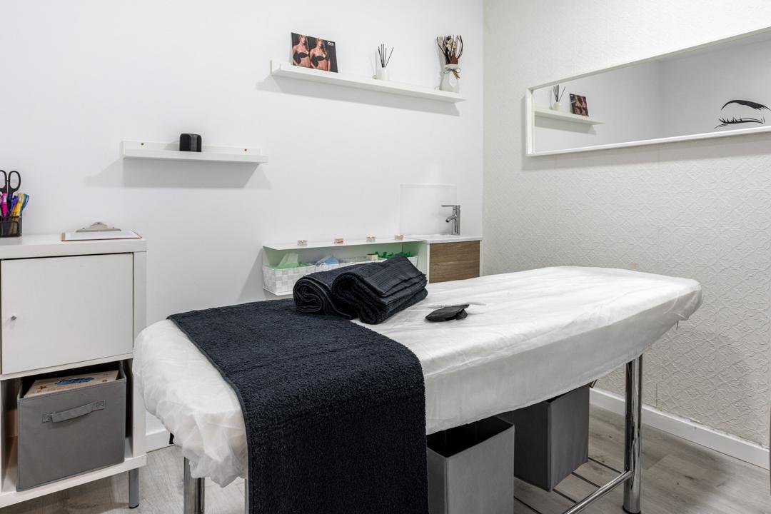 Valkyria & Beauty by Javier Moreno, L'Antiga Esquerra de l'Eixample, Barcelona