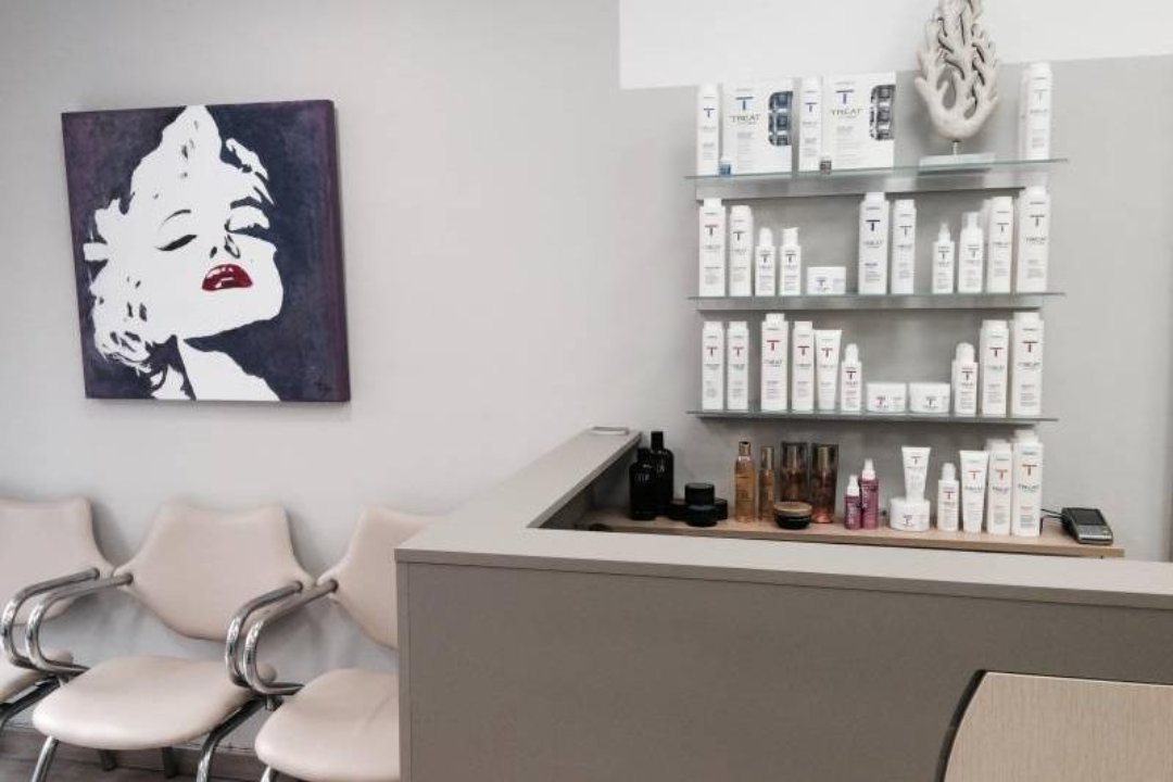 Dona Dara Perruqueres, Sants, Barcelona