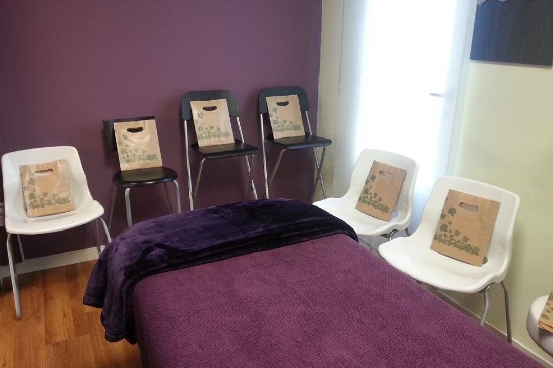 Estetica Galia, Castaño-Mirasierra, Granada