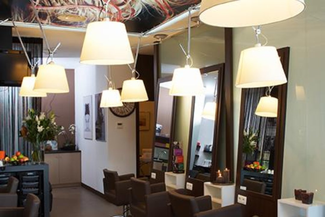 R Hair Team Montecarmelo, Montecarmelo, Madrid