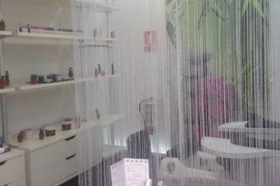 Centro de estética y peluquería Aris, Ensanche de Vallecas, Madrid