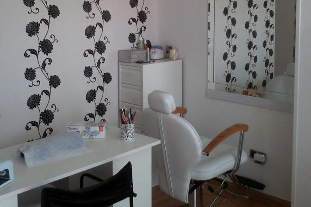 Peluquería Laura Rodríguez, Arroyo Culebro, Comunidad de Madrid