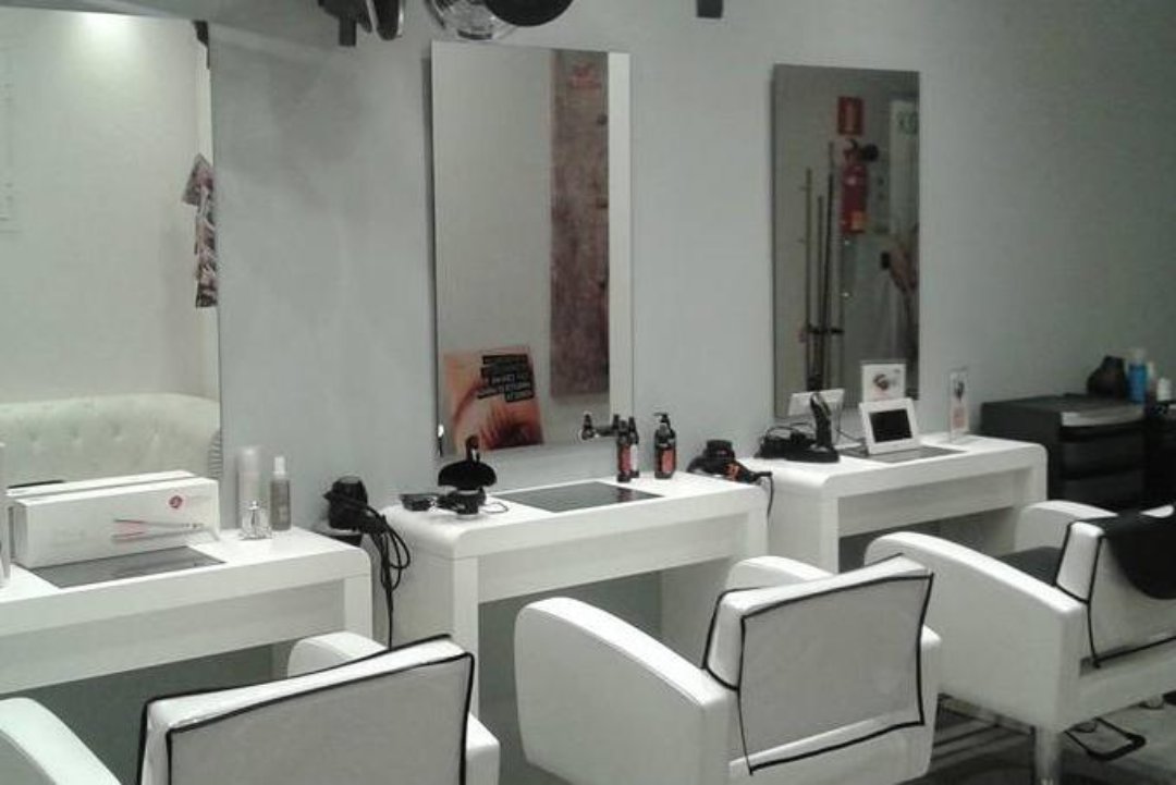 Salón de Belleza La Mary, Baleares