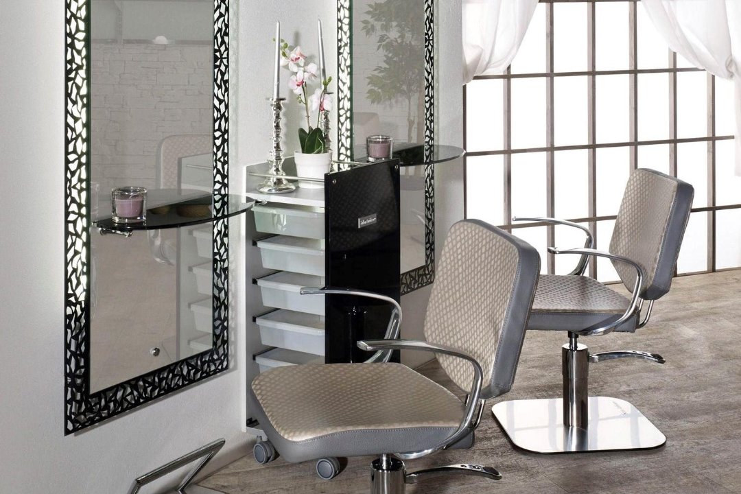 Fijii Perruqueria, Provincia de Girona