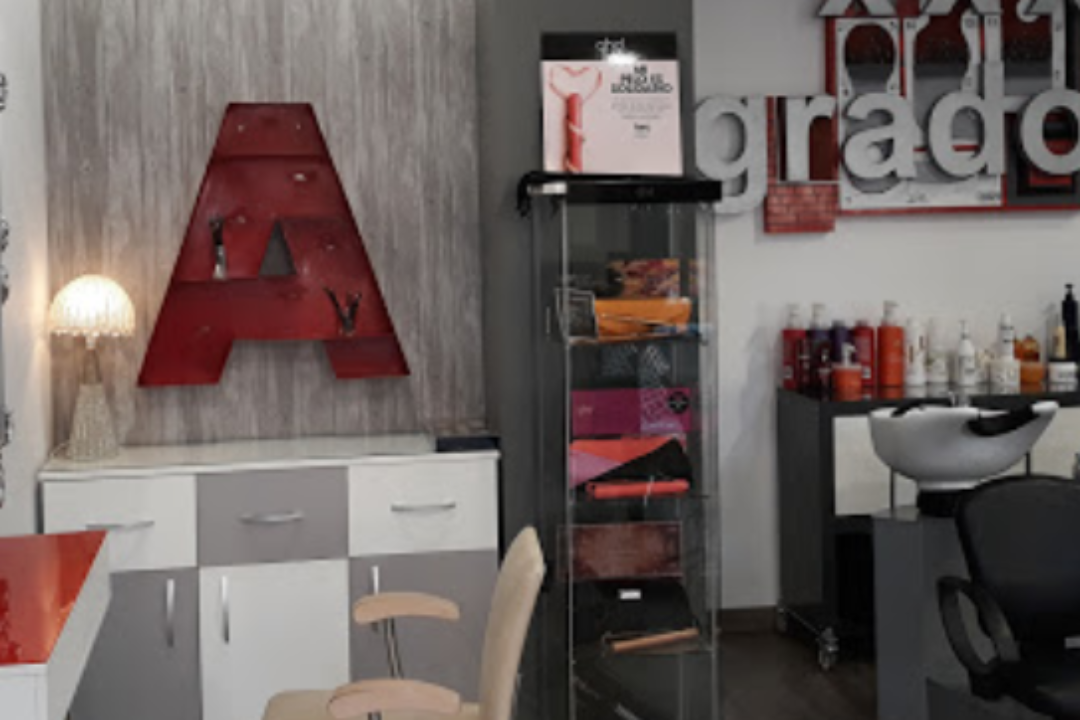 Peluquería Estética XXX Grados, Viñuela-Rescatado, Córdoba