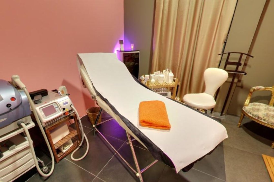 Total Láser Consell, L'Antiga Esquerra de l'Eixample, Barcelona