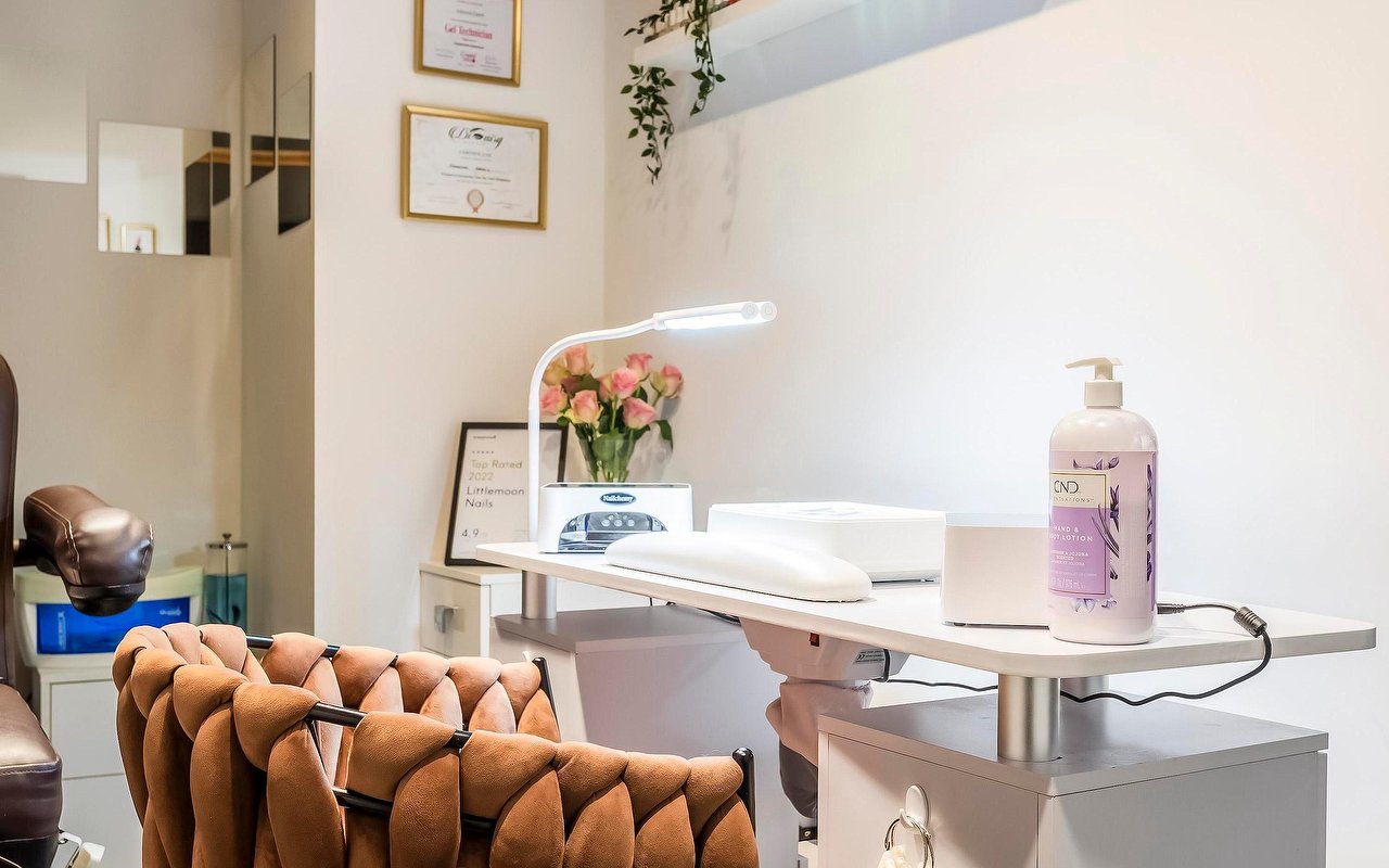 Crystal Nails near Reguliersdwarsstraat, Amsterdam - Treatwell