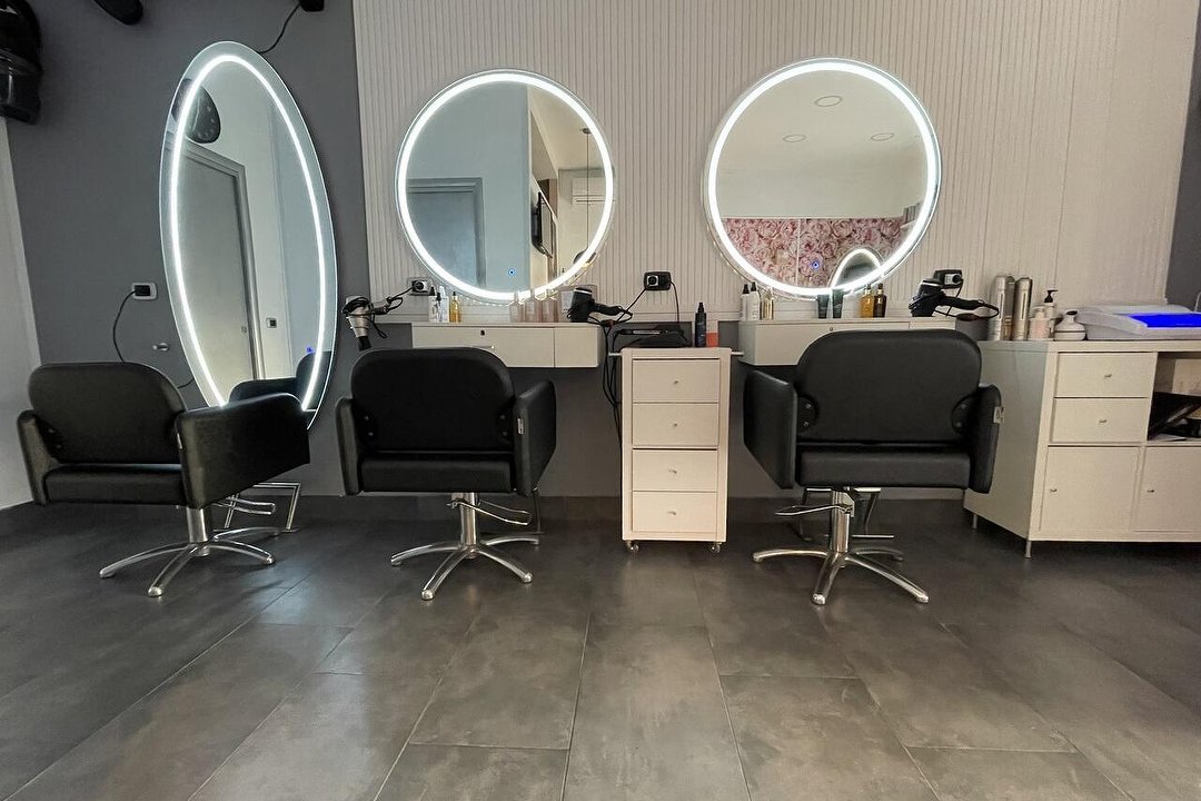 Stile di Testa Parrucchieri, Capodimonte, Napoli