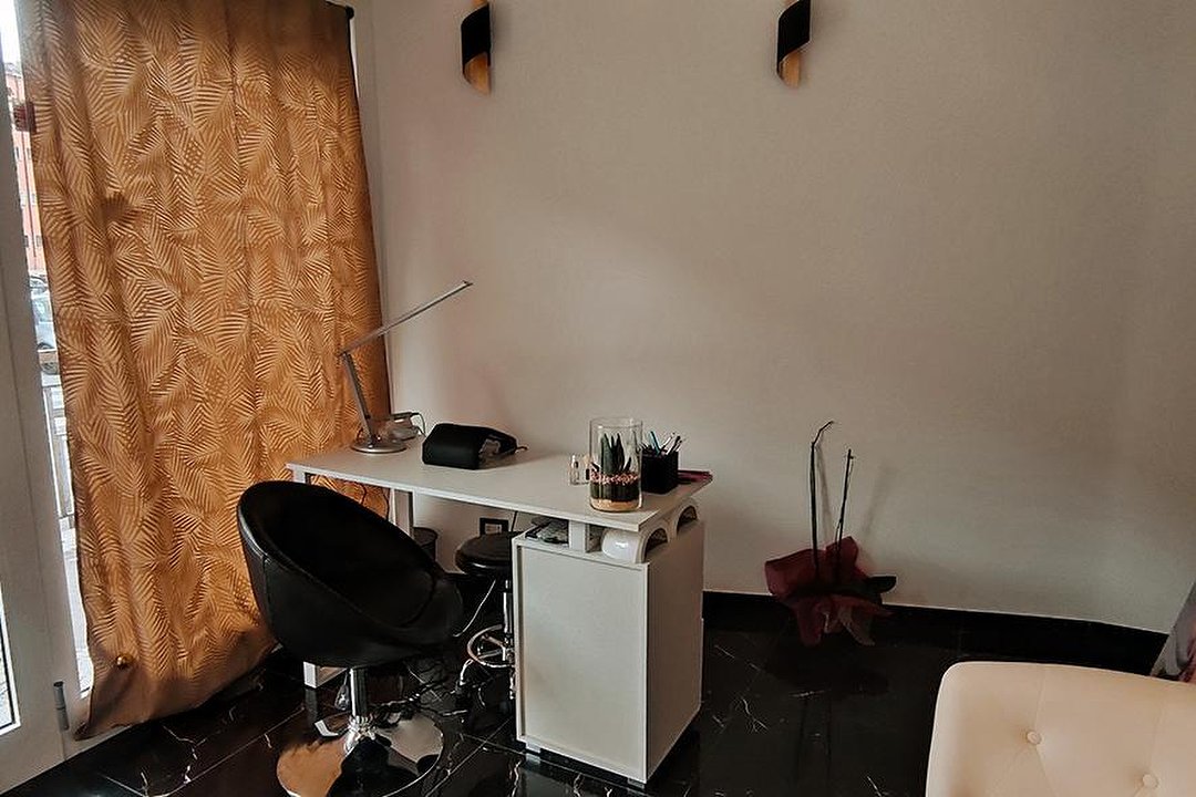 La Belle - Estetica e Solarium, Valco San Paolo, Roma