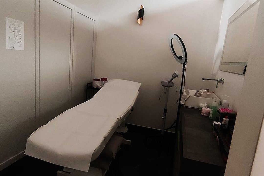 La Belle - Estetica e Solarium, Valco San Paolo, Roma