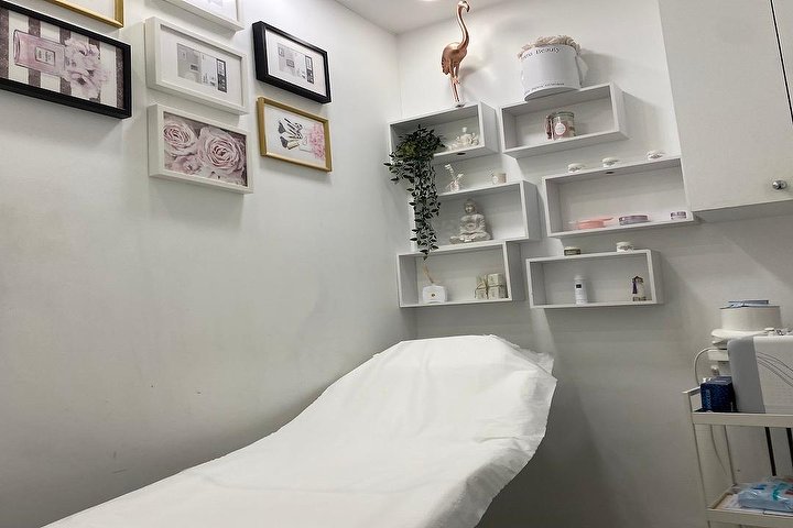 Lamia esthétique chez Emma beauty - Esthétique Paris - Photo de galerie - OneBooking