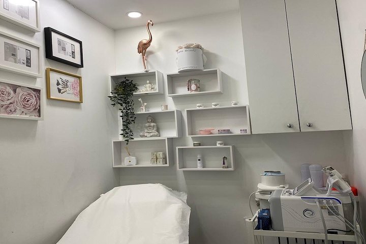 Lamia esthétique chez Emma beauty - Esthétique Paris - Photo de galerie - OneBooking